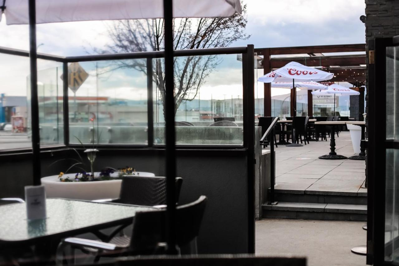 Best Western Plus Kelowna Hotel & Suites Bagian luar foto