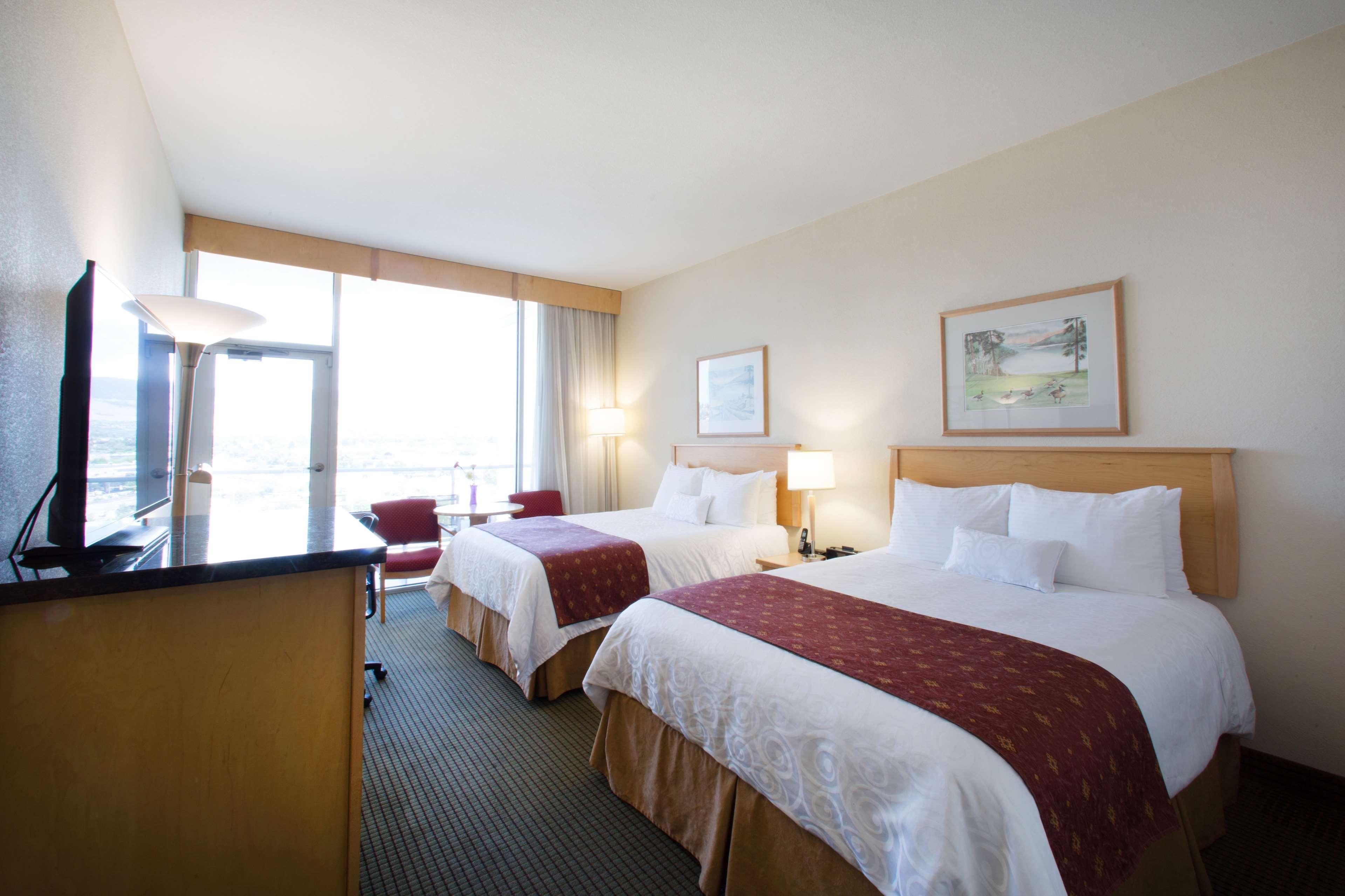Best Western Plus Kelowna Hotel & Suites Bagian luar foto