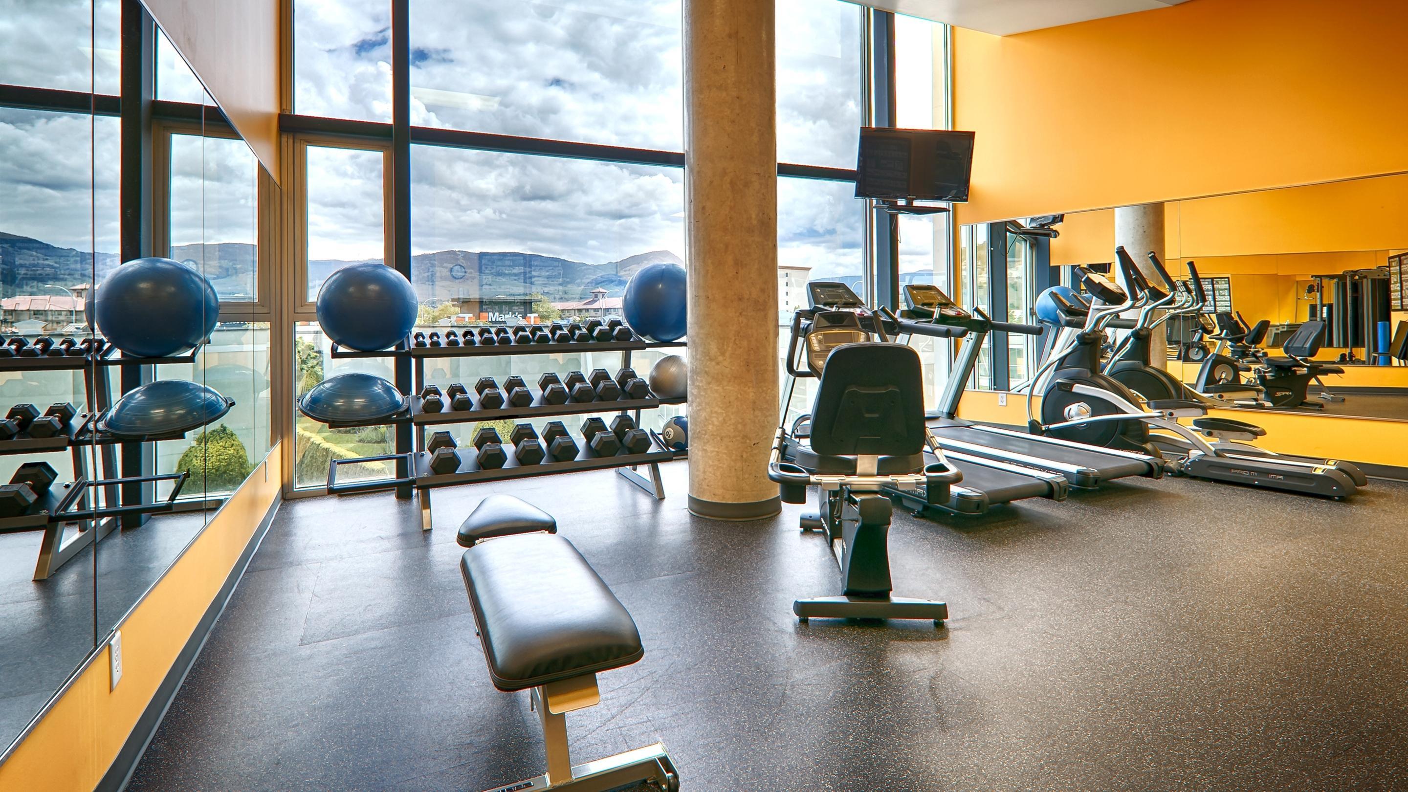 Best Western Plus Kelowna Hotel & Suites Bagian luar foto