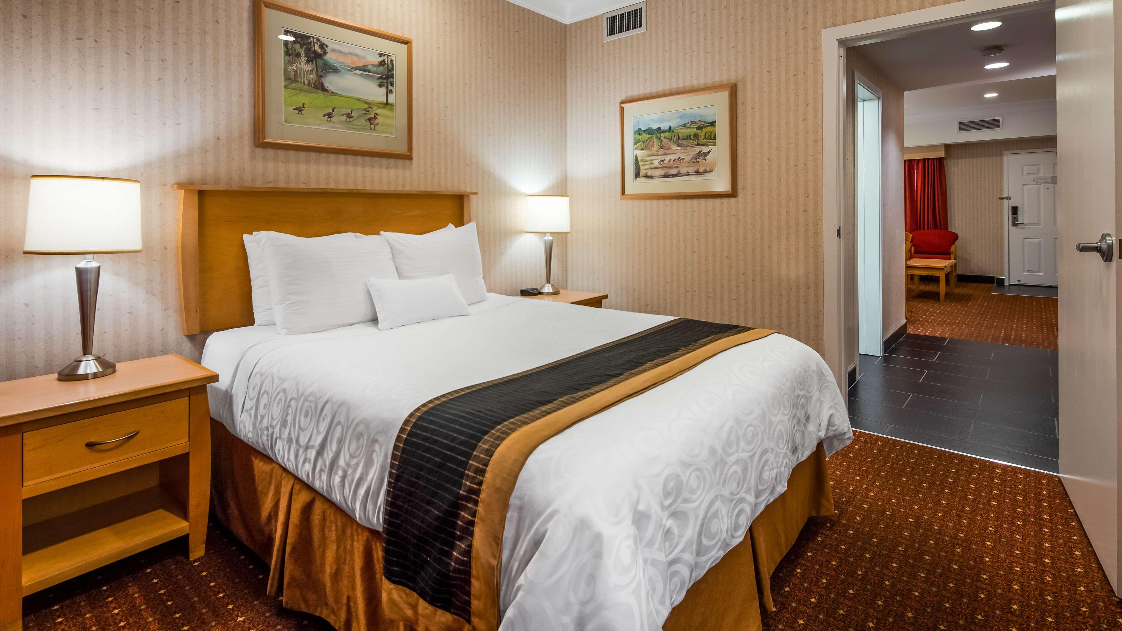 Best Western Plus Kelowna Hotel & Suites Bagian luar foto