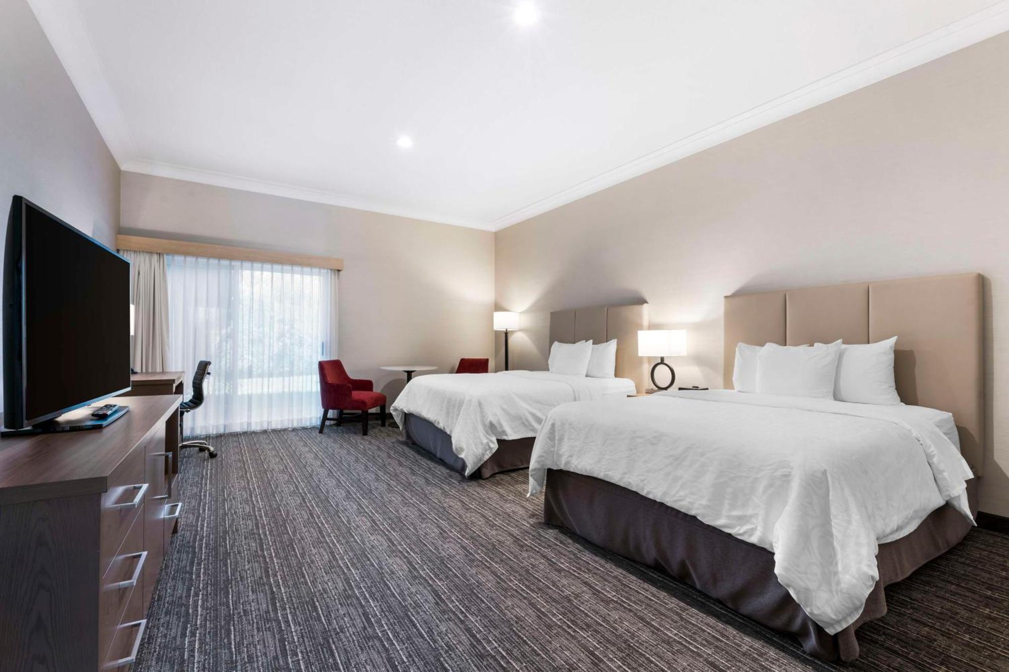 Best Western Plus Kelowna Hotel & Suites Bagian luar foto