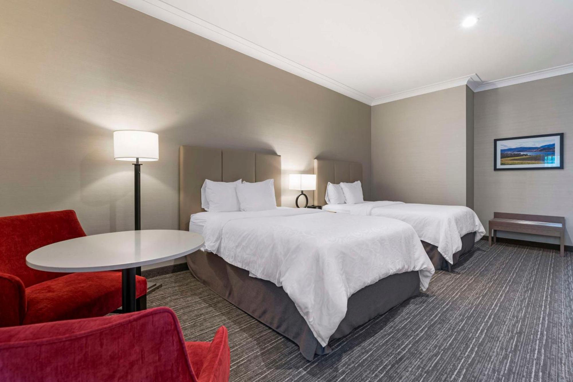 Best Western Plus Kelowna Hotel & Suites Bagian luar foto