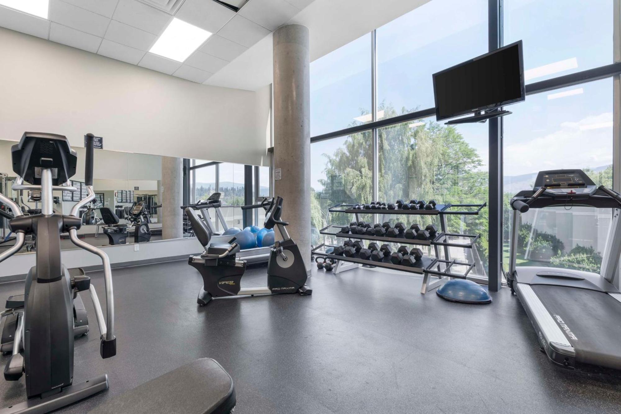 Best Western Plus Kelowna Hotel & Suites Bagian luar foto