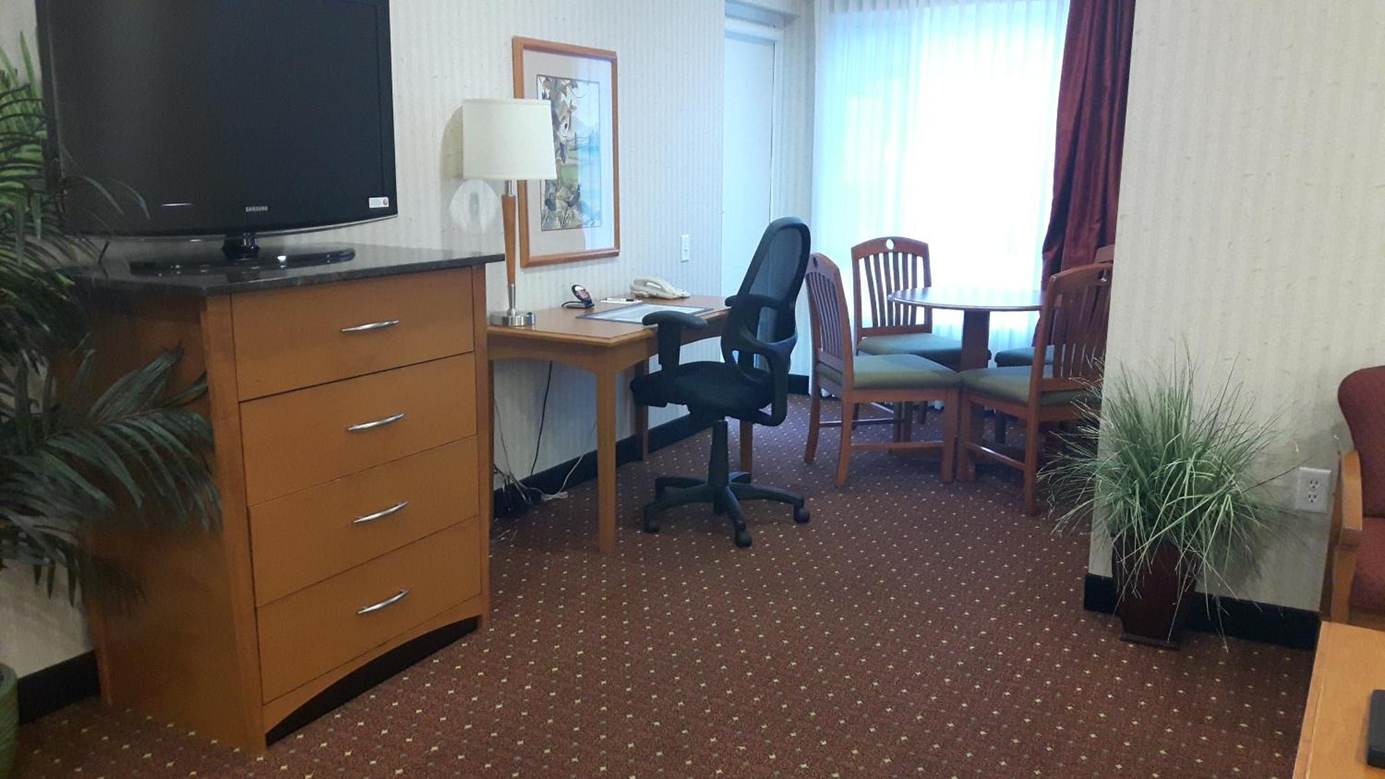 Best Western Plus Kelowna Hotel & Suites Ruang foto