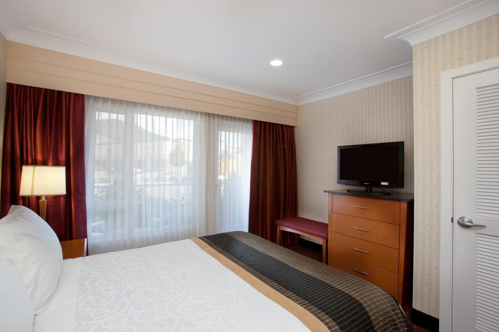 Best Western Plus Kelowna Hotel & Suites Ruang foto