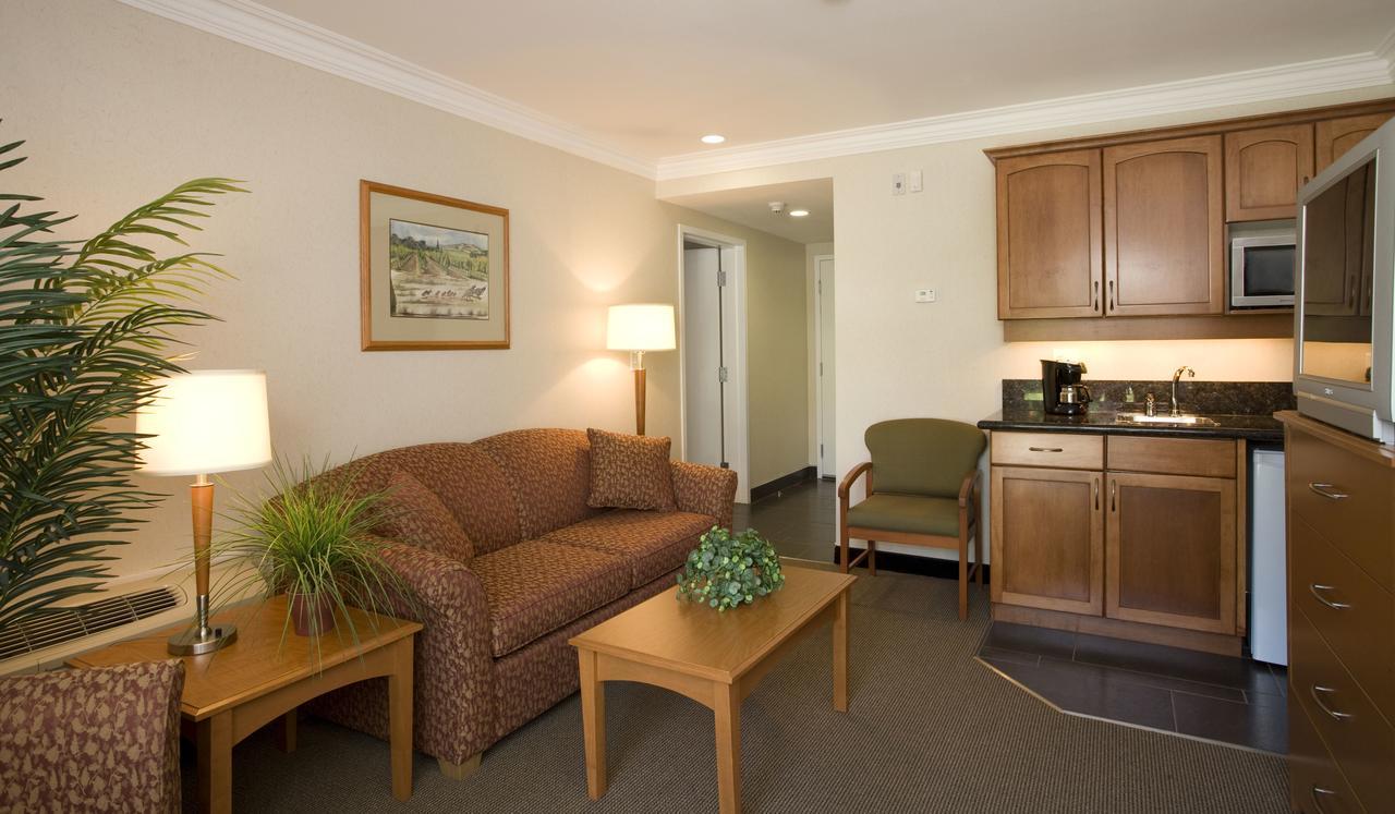 Best Western Plus Kelowna Hotel & Suites Ruang foto