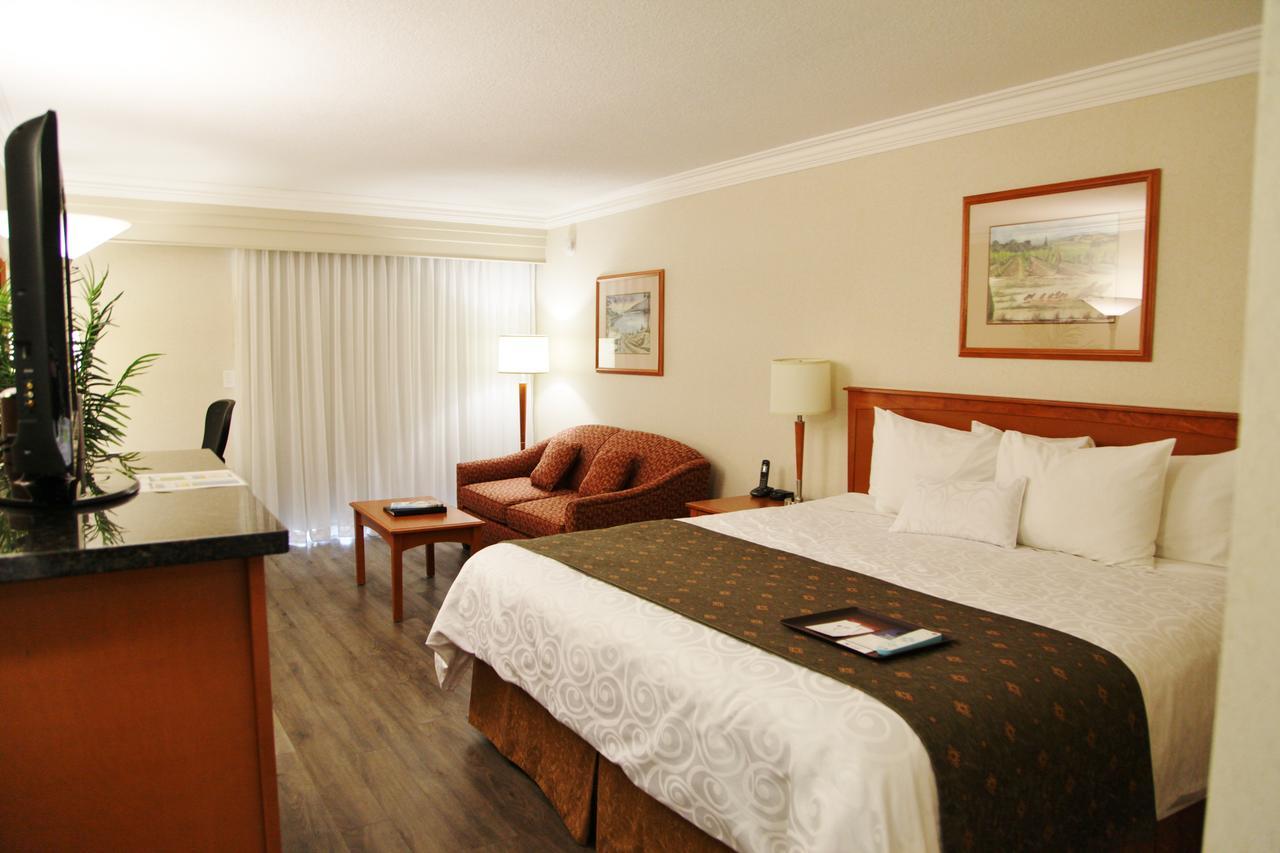 Best Western Plus Kelowna Hotel & Suites Bagian luar foto