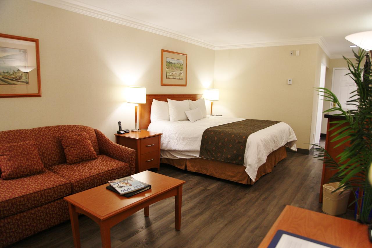 Best Western Plus Kelowna Hotel & Suites Bagian luar foto