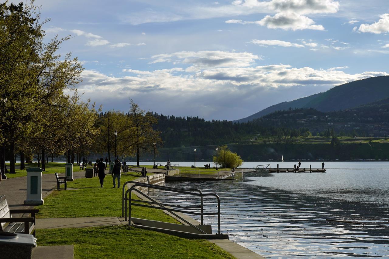Best Western Plus Kelowna Hotel & Suites Bagian luar foto