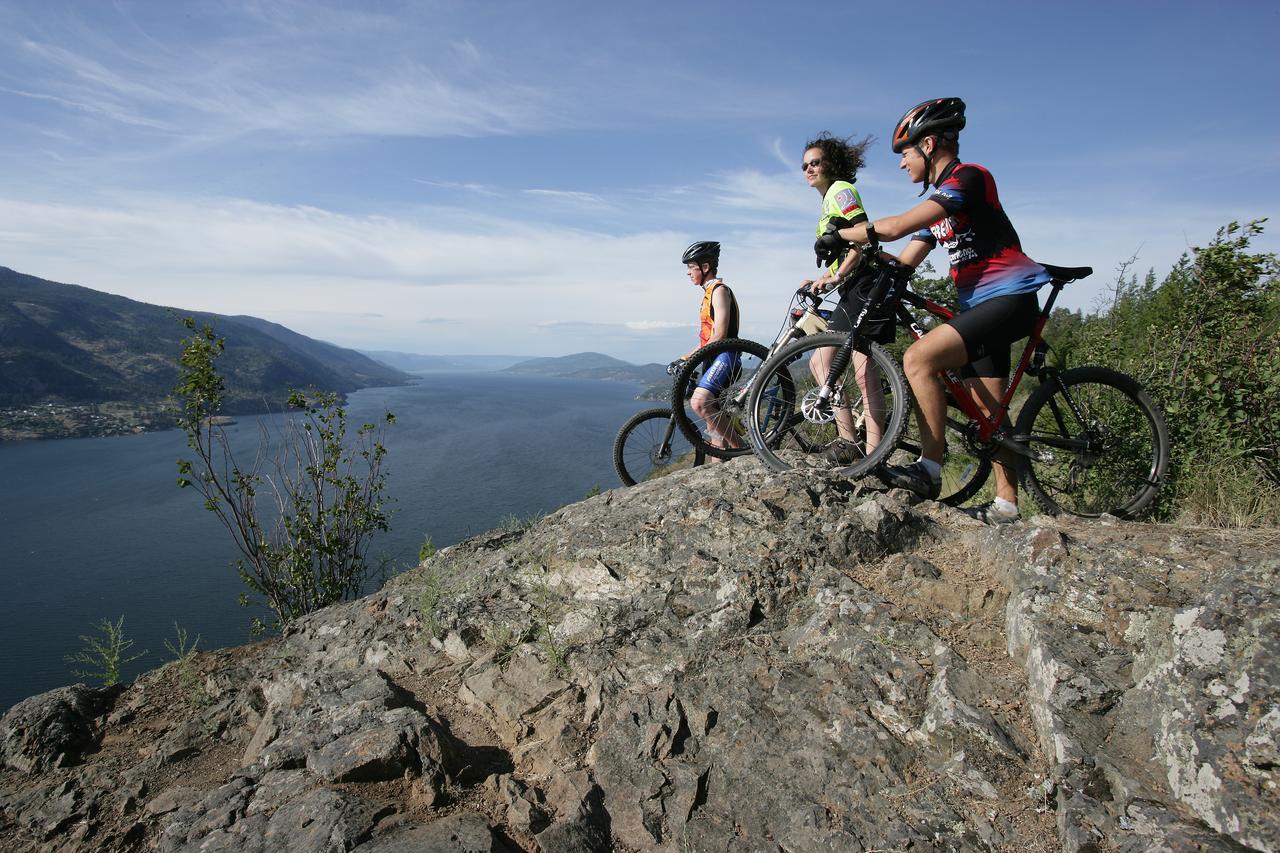 Best Western Plus Kelowna Hotel & Suites Bagian luar foto