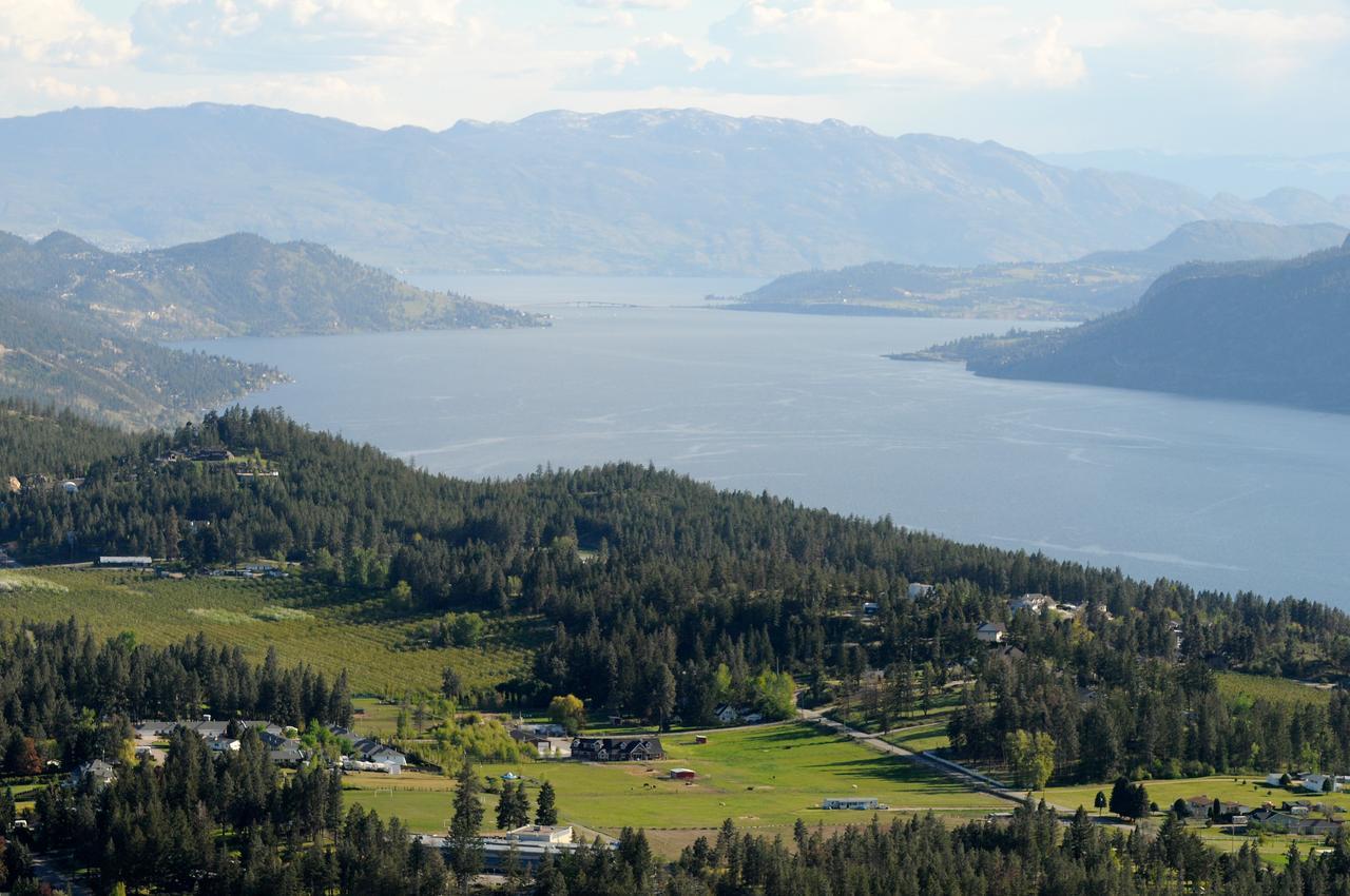 Best Western Plus Kelowna Hotel & Suites Bagian luar foto