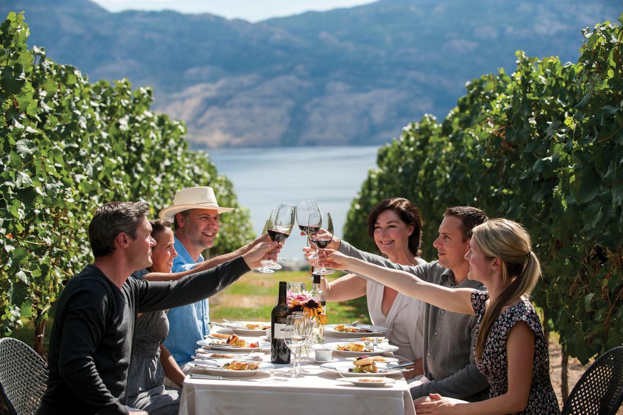 Best Western Plus Kelowna Hotel & Suites Bagian luar foto